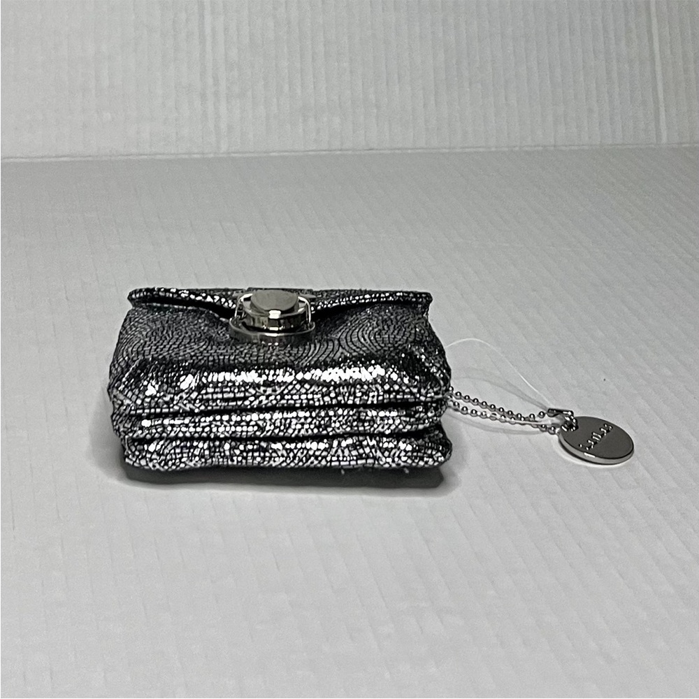 Lulu’s Metallic Wallet - Picture 7 of 13
